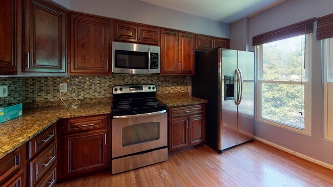 Building Photo - Updated Columbia Heights townhome near the...