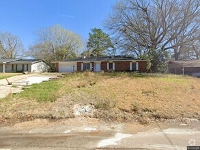 Building Photo - 1422 Wooddell Dr