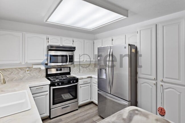 Building Photo - Unit 1022