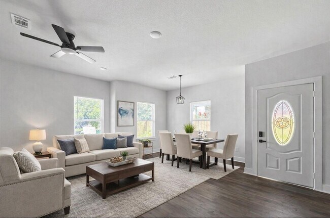 Foto del edificio - 6010 Bobby Burns St