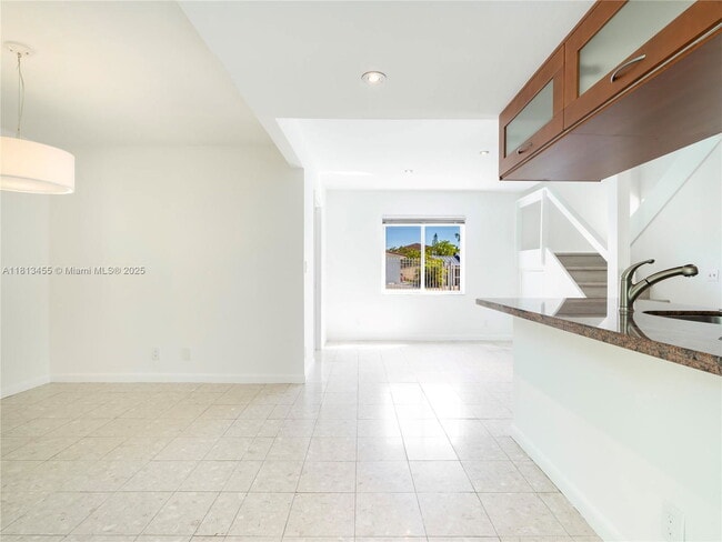 Foto del edificio - 1323 NE 5th Ave