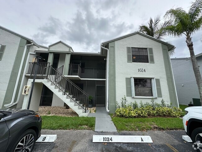 Building Photo - 1024 S Independence Dr
