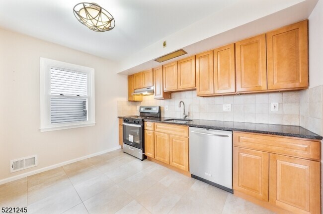 Foto del edificio - 1212 Jeanette Ave