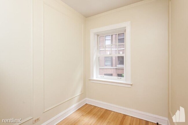 Foto del edificio - 2328 N Lincoln Park W