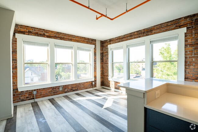 1 BR, 1BA - 500 SF - The Lindley