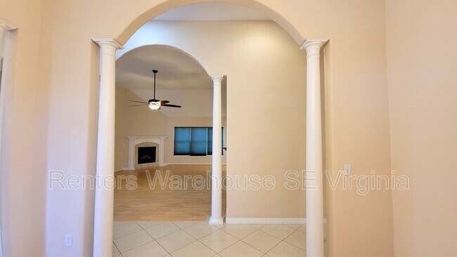 Foto del edificio - 605 Waters Rd