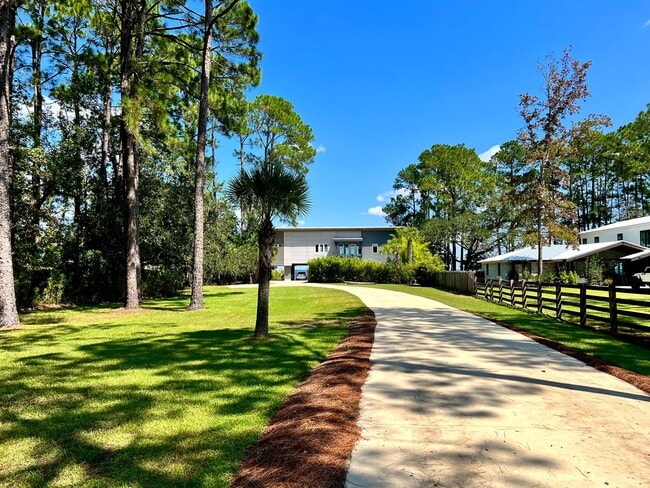 Building Photo - 1053 E Nursery Rd