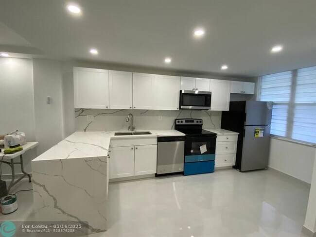 Building Photo - 2600 NW 49th Ave