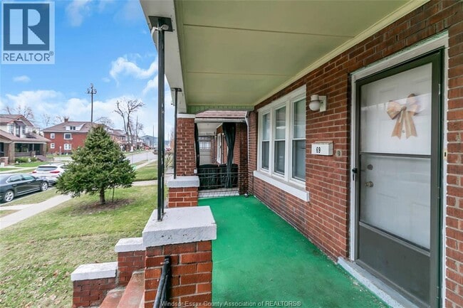 Building Photo - 69 Shepherd St E