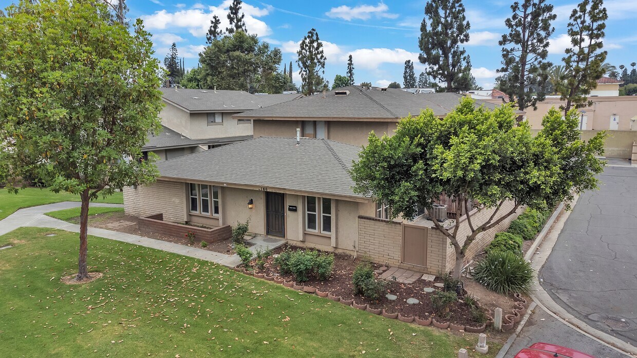 Photo - 146 Pembroke Ln (Placentia, CA)