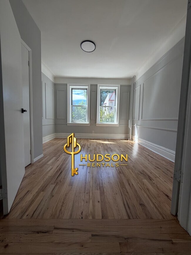 242 Claremont Ave 4 - 243 Claremont Ave
