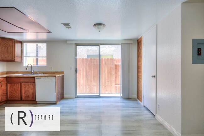 Foto del edificio - A Spacious Condo with a Quiet Community