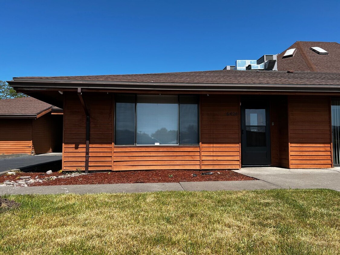 Primary Photo - 6412-6416-6424 S 6th St.