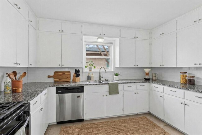 Foto del edificio - 4805 Broadhill Dr