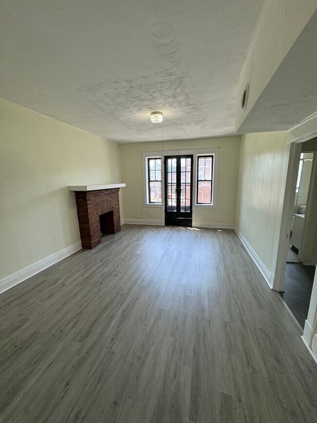 Building Photo - 4 E Oakwood Pl