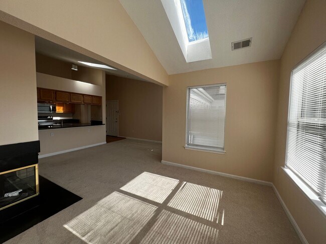 Building Photo - Stunning 3 BR/2 BA Condo in Silver Spring!