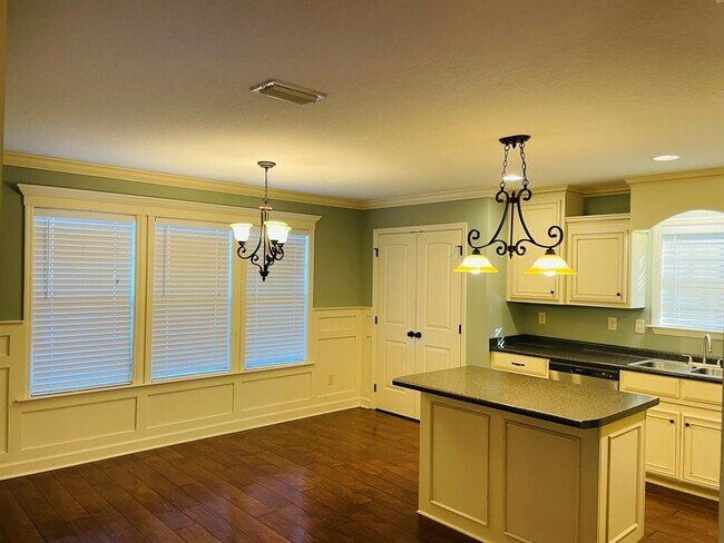 Foto del edificio - Beautiful 3 Bedroom Home with Screened Porch, Fenced Backyard & Open Floor Plan in Hahira