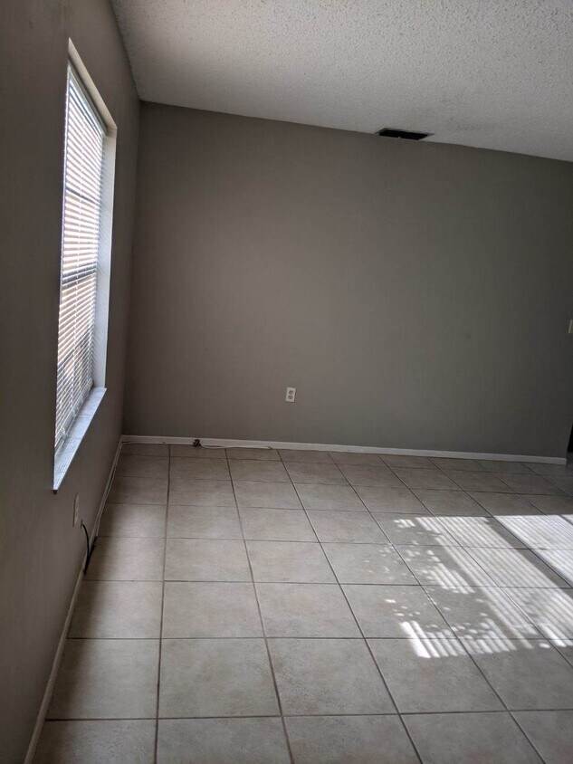 Foto principal - 905 Hicks Rd