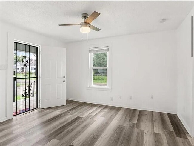 Building Photo - 8917 Apricot St