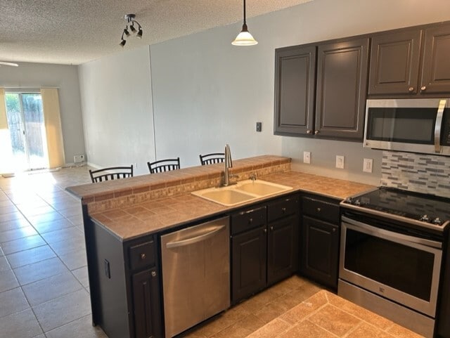 Building Photo - 2703 Bay Club Dr