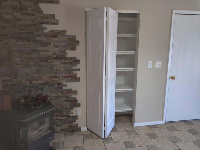Foto del edificio - Quaint 3 bedroom Ranch Style Home Available!