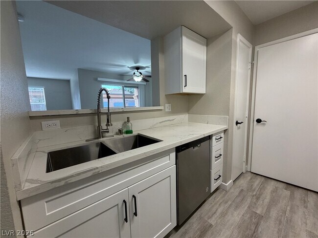 Foto del edificio - 1150 N Buffalo Dr