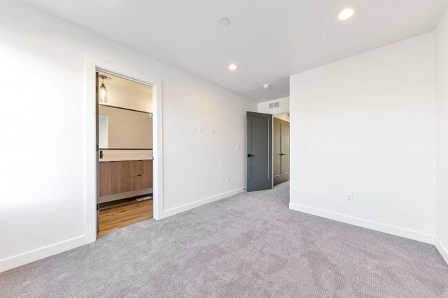Foto del edificio - 230 W 1300 S St