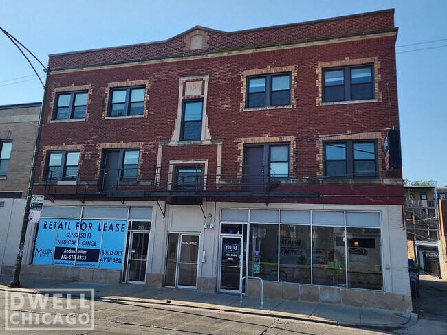 Foto del edificio - 3405 W Fullerton Ave