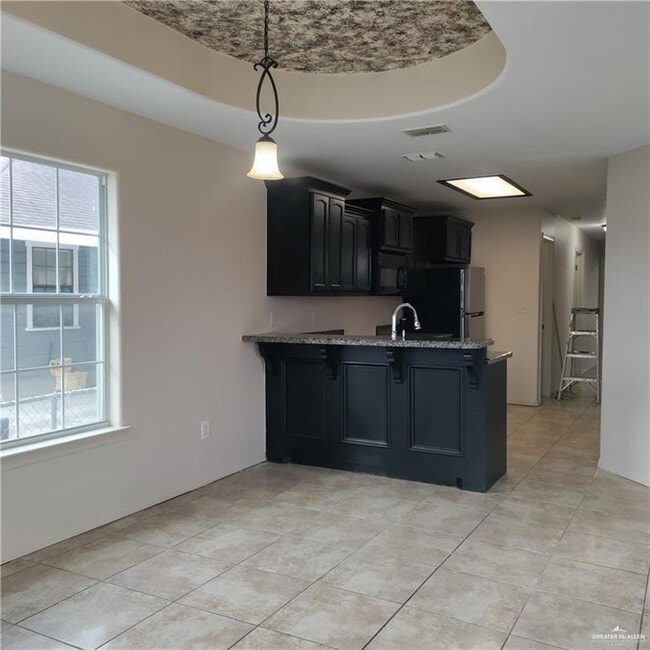 Building Photo - 12 S Fir St