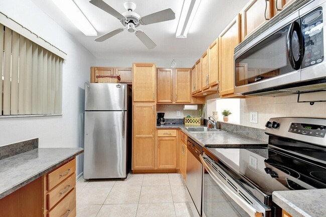 Building Photo - 5220 Las Verdes Cir