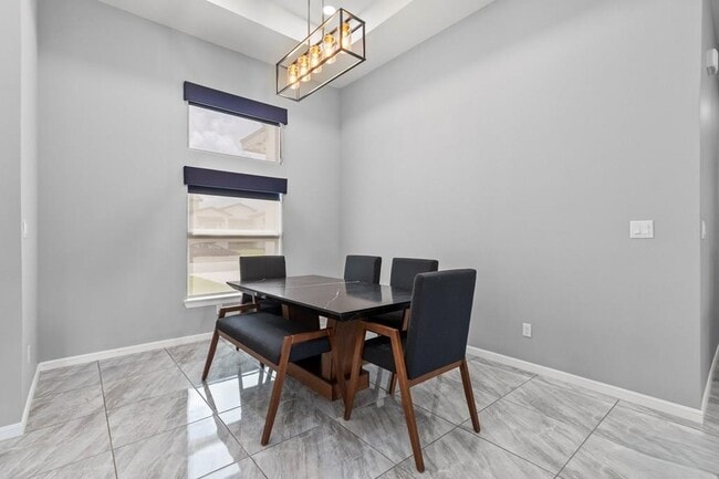 Building Photo - 9388 N Queen Palm