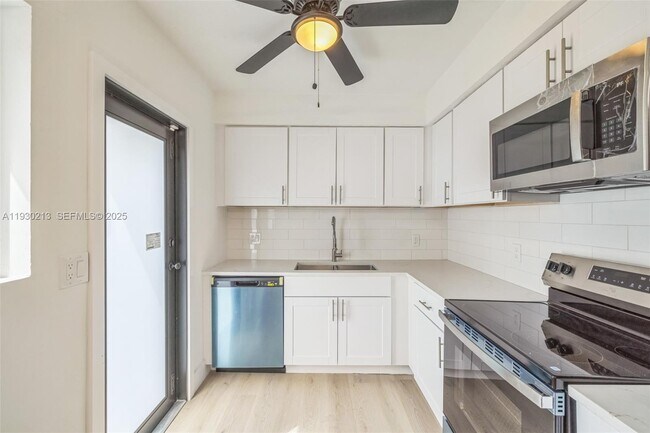 Foto del edificio - 9055 NW 33rd Ave