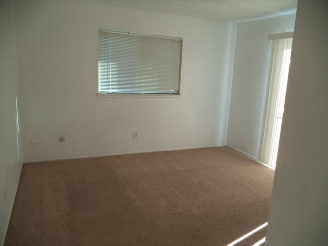 Building Photo - 2 br, 1 bath House - 2166 OKITA COURT