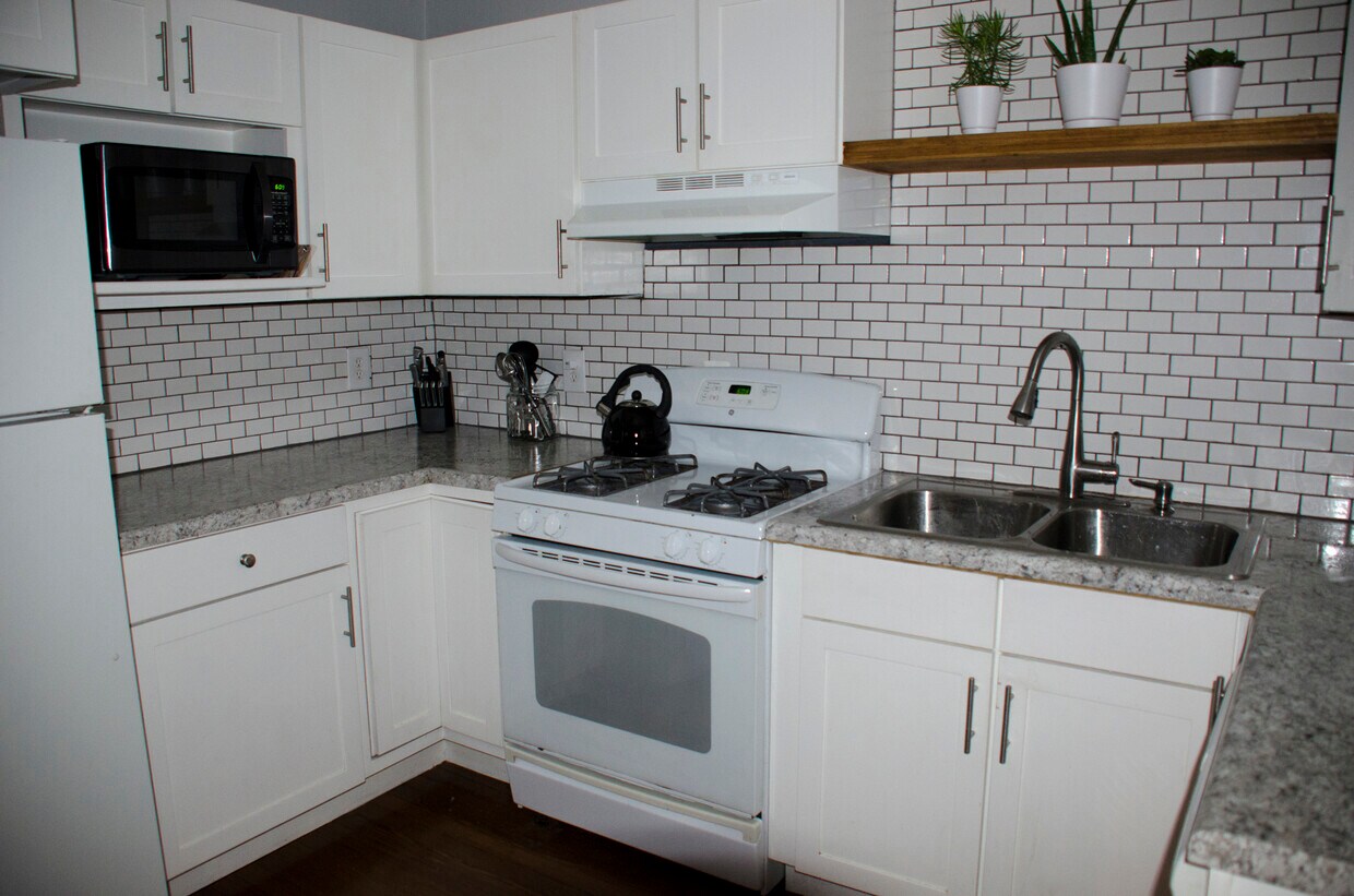 Primary Photo - 213 18th St SE
