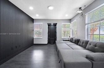 Building Photo - 1010 Belmont Pl