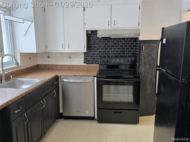 Foto del edificio - 27231 Five Mile Rd