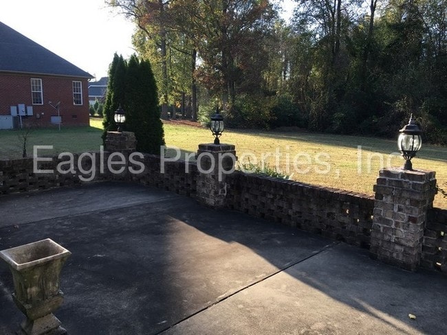 Building Photo - 1205 Sunset Dr