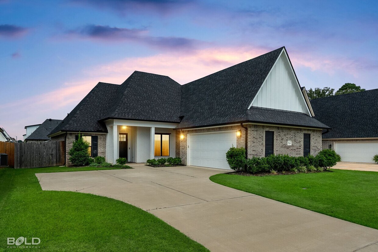 Primary Photo - Gorgeous Home For Rent!!