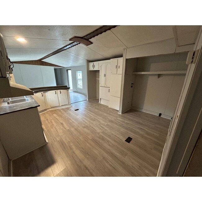 Building Photo - 4502 E Old Marion Hwy