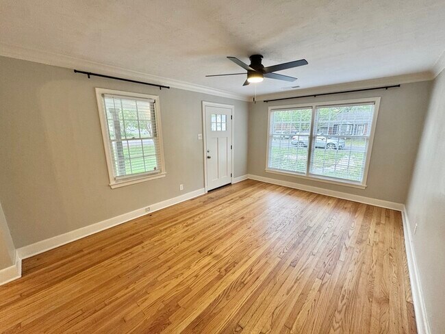 Building Photo - 907 Echles St