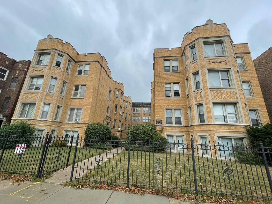Primary Photo - 7730 S Jeffery Blvd
