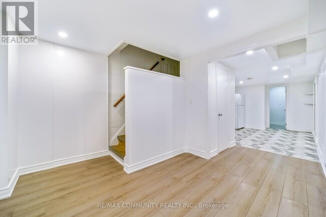 Building Photo - 59 Shoreview Dr