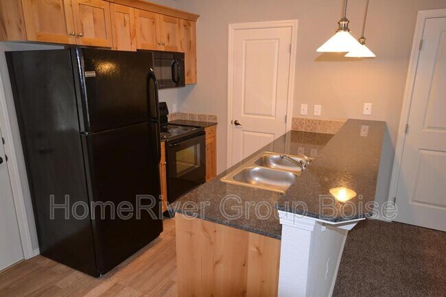 Building Photo - 1488 N Allumbaugh St