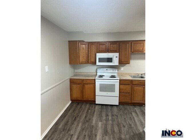 Foto del edificio - Top floor three bedroom condo!