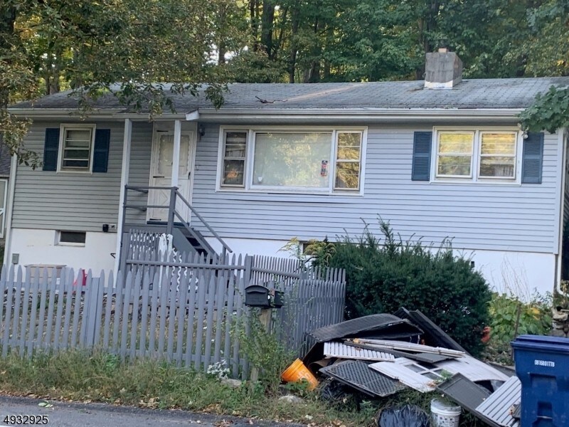 Primary Photo - 67 Breakneck Rd
