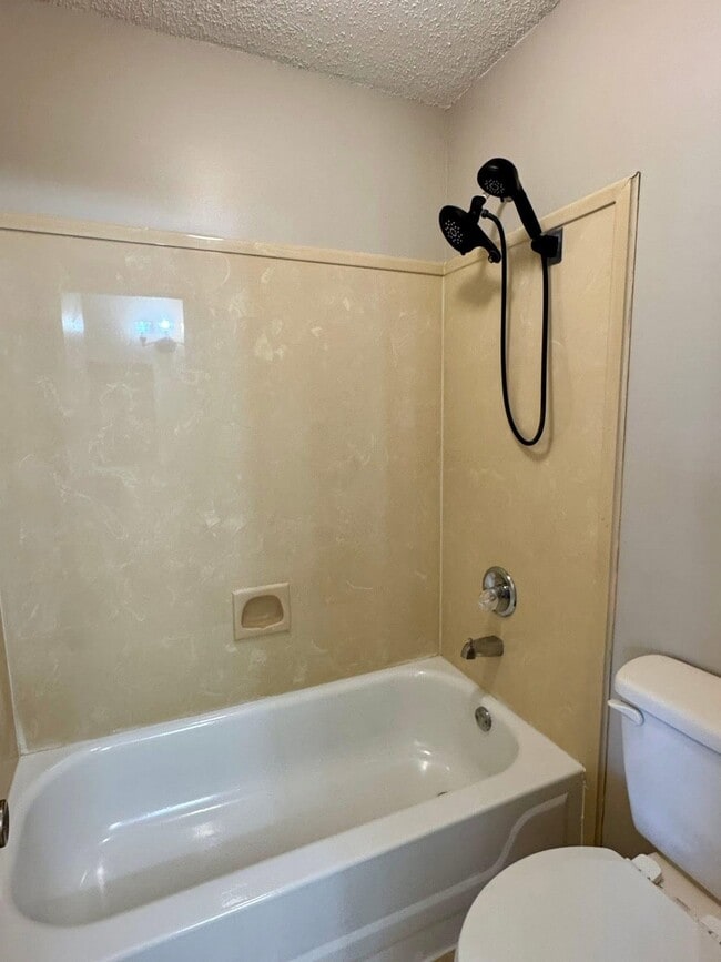 Building Photo - 812 Beaver Rd