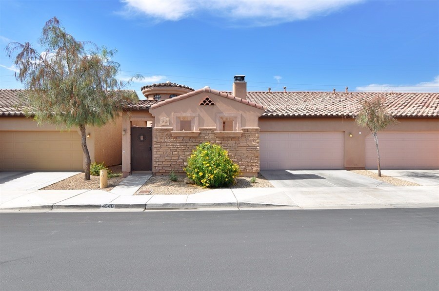 Foto principal - 4540 W Valencia Dr