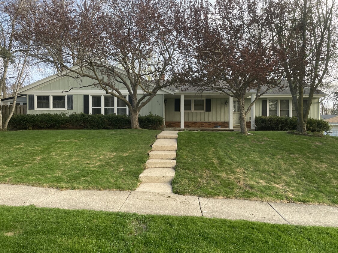 Primary Photo - 2513 Madison St