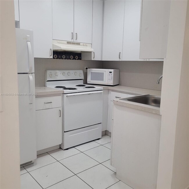 Foto del edificio - 9370 SW 24th St