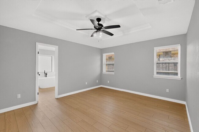 Foto del edificio - 620 W Stoneybrook Dr